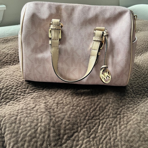 Micheal Kors purse - Picture 1 of 4